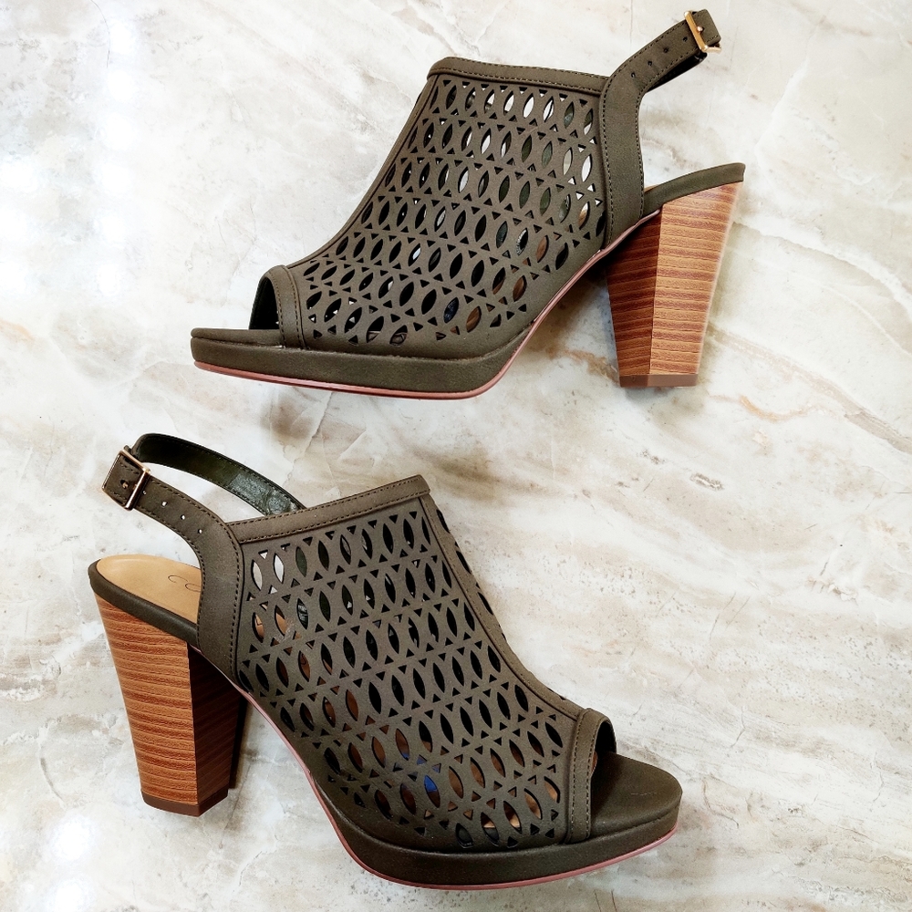 Coconuts by MATISSE Olive Green Booties 8.5
